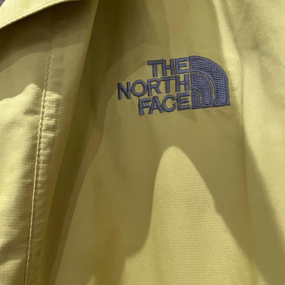 Medium yellow north face rain jacket - Picture 3 of 4